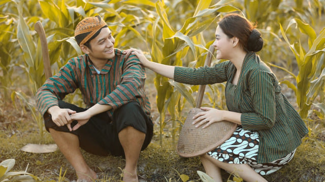 Contoh Unggah-Ungguh Basa dalam Kehidupan Sehari-Hari