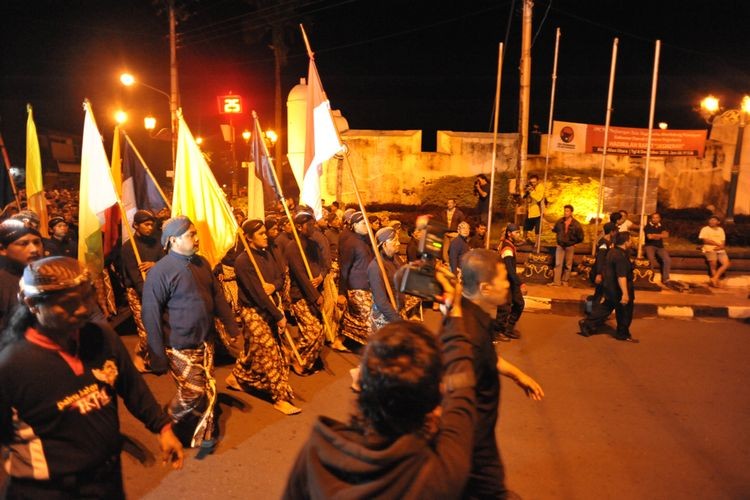 Sejarah Tradisi Mubeng Beteng Yogyakarta